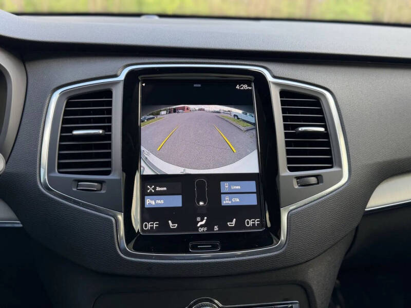 2022 Volvo XC90 T5 Momentum