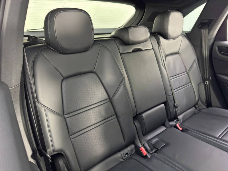 2023 Porsche Cayenne Platinum Edition