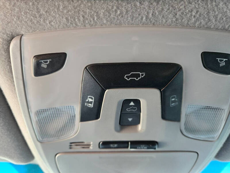 2014 Toyota Sienna SE 8-Passenger