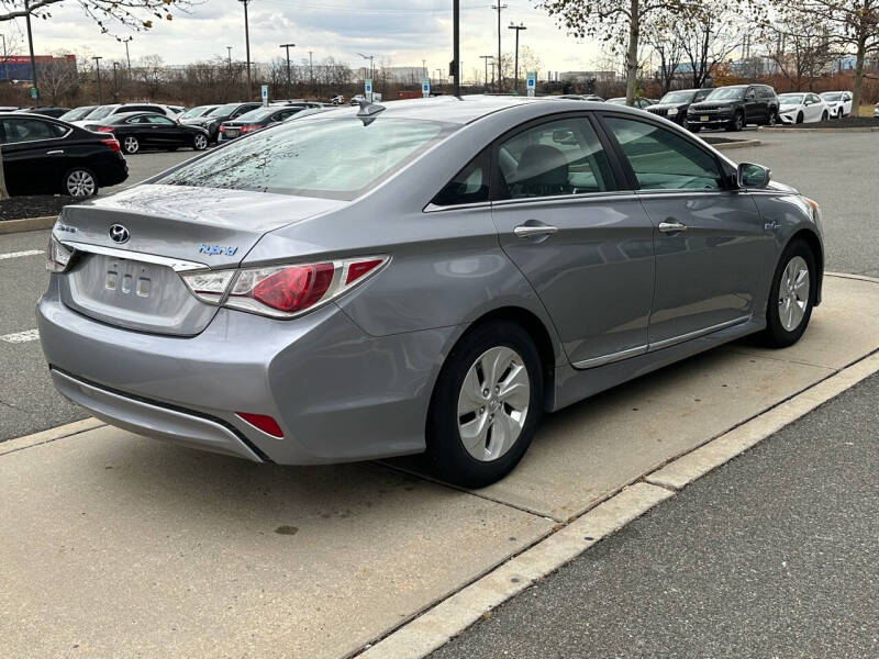 2015 Hyundai Sonata Hybrid Base photo 5