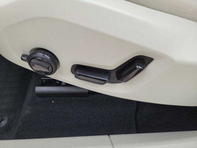 2023 Volvo XC60 B5 Ultimate Bright Theme
