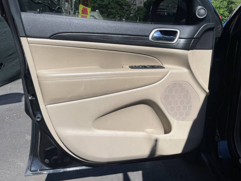 2019 Jeep Grand Cherokee Laredo