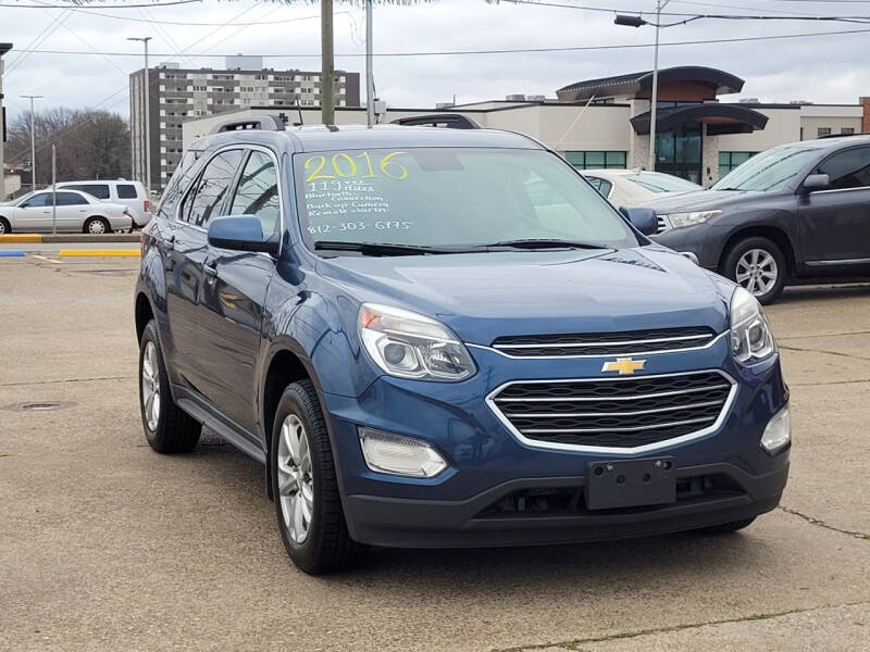 2016 Chevrolet Equinox LT photo 2