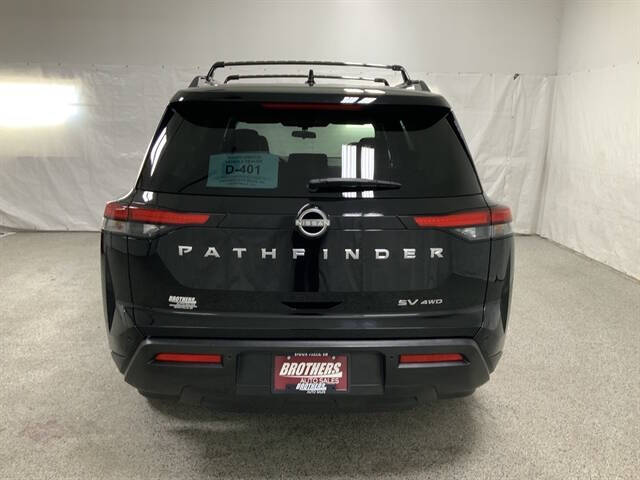 2024 Nissan Pathfinder SV