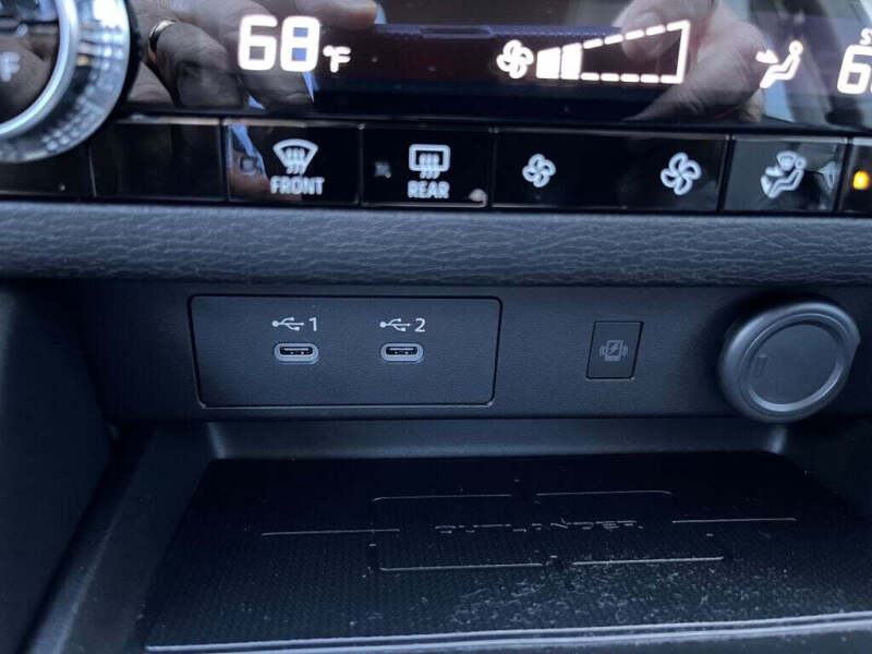 2026 Mitsubishi Outlander SE