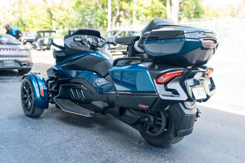 2022 Can-Am Spyder RT SE6
