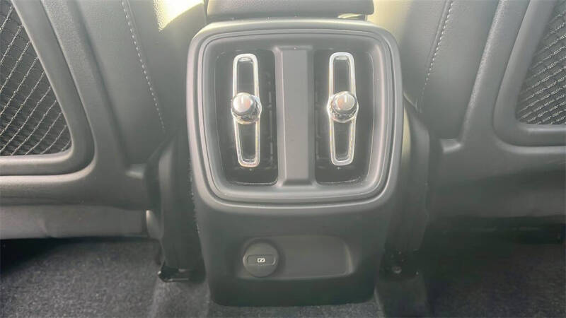 2025 Volvo XC40 B5 Plus Bright Theme