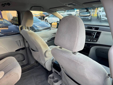 2011 Toyota Sienna LE 8-Passenger