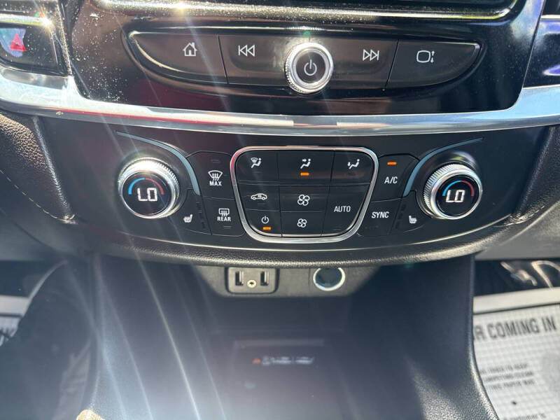 2022 Chevrolet Traverse LT Leather