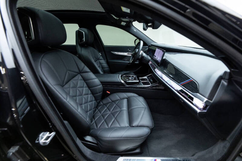 2023 BMW 7 Series 740i