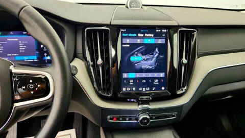 2025 Volvo XC60 B5 Ultra Dark Theme
