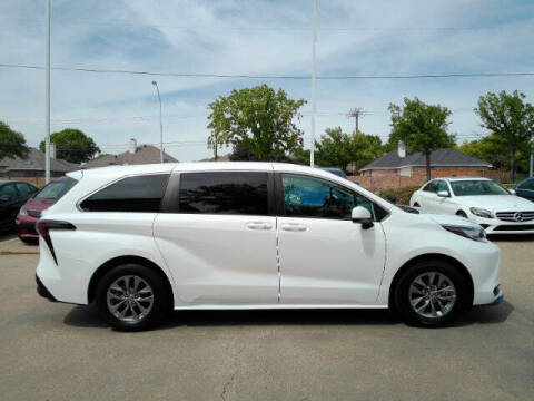 2023 Toyota Sienna LE 8-Passenger