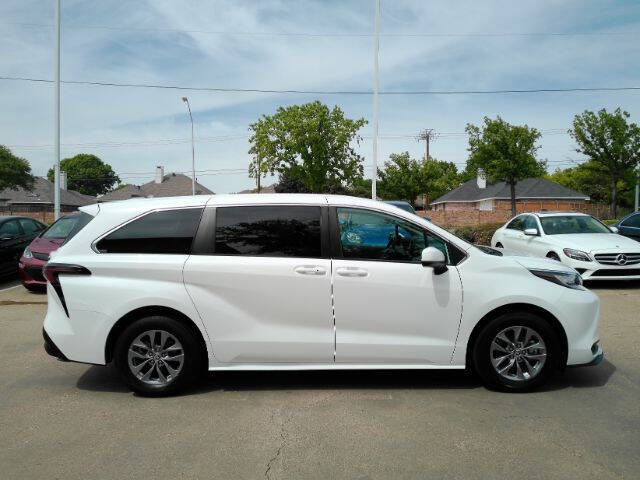 2023 Toyota Sienna LE 8-Passenger