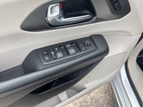 2024 Chrysler Pacifica Plug-In Hybrid Select