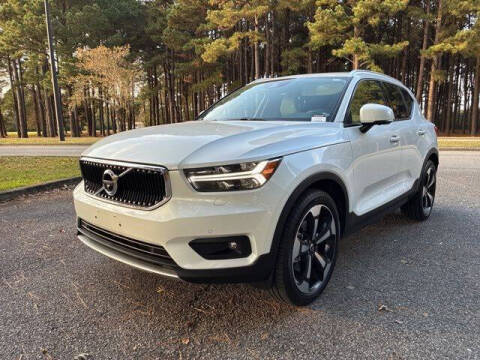 2022 Volvo XC40 T5 Momentum