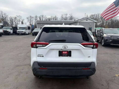 2022 Toyota RAV4 LE