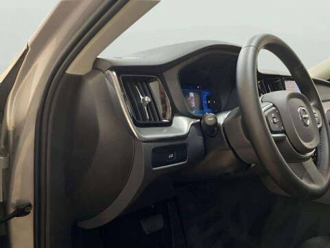 2025 Volvo XC60 B5 Core Dark Theme