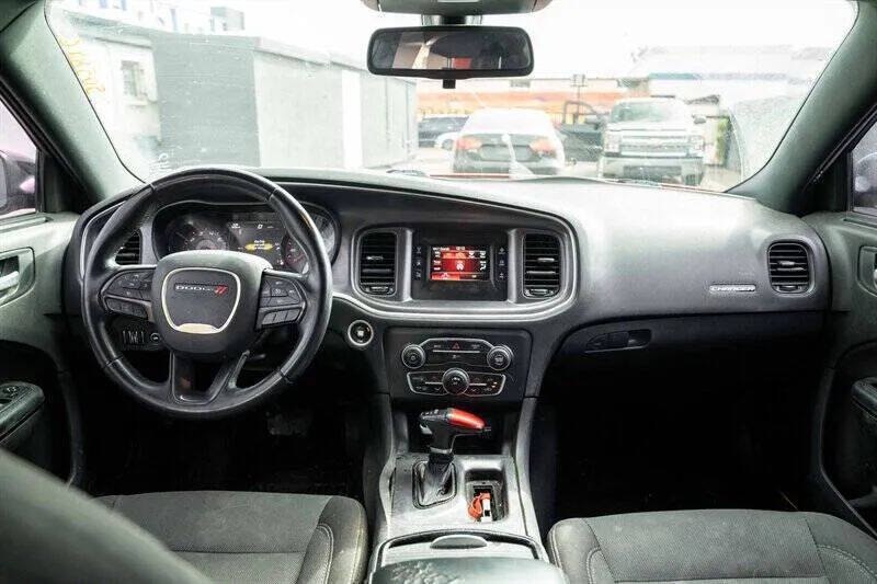 2017 Dodge Charger SE