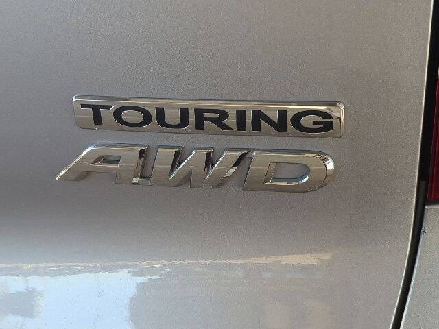 2022 Honda Pilot Touring w/Rear Captain's Chairs