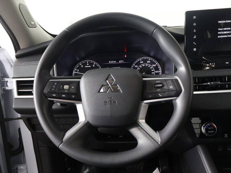 2026 Mitsubishi Outlander ES