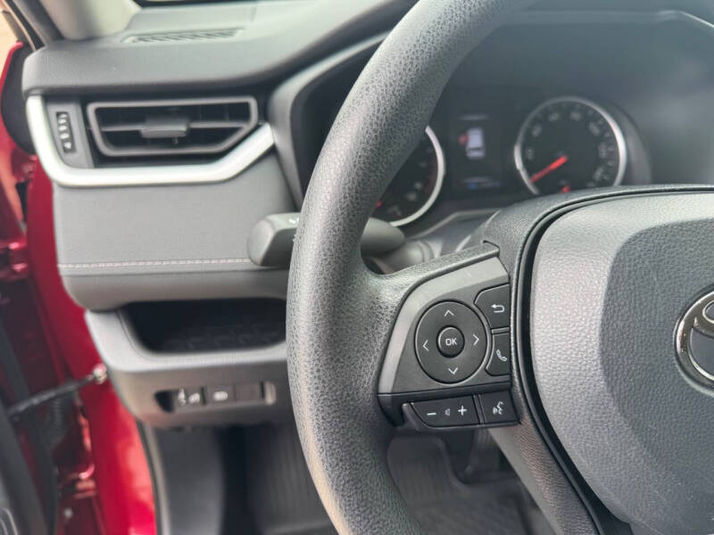 2020 Toyota RAV4 LE