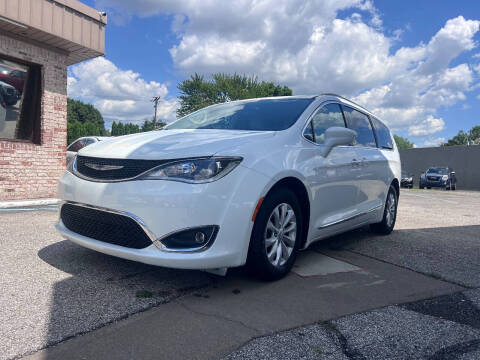 2017 Chrysler Pacifica Touring-L