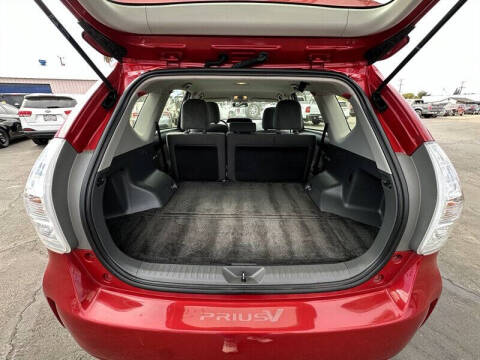 2014 Toyota Prius v Two