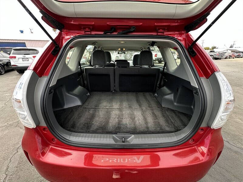2014 Toyota Prius v Two