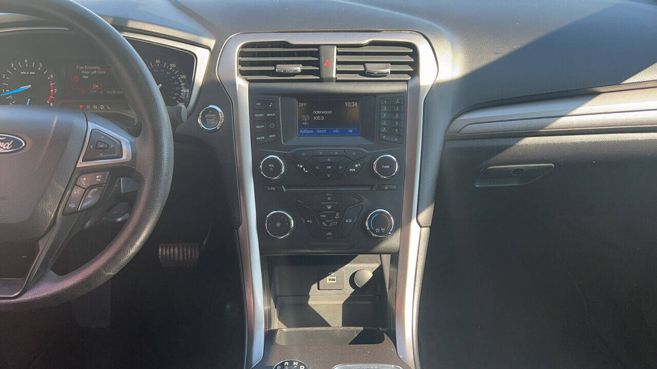 2017 Ford Fusion SE 4dr Sedan 27