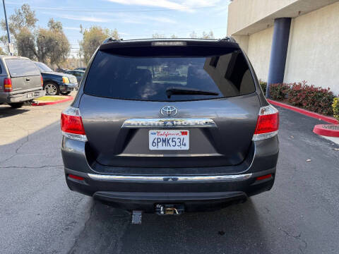 2011 Toyota Highlander SE