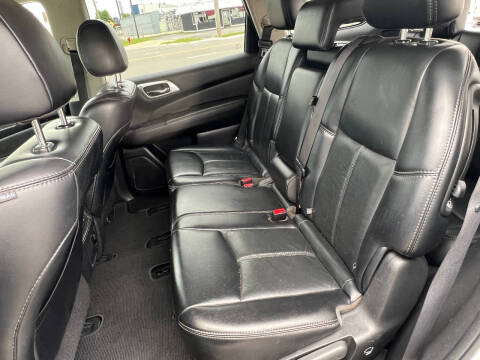 2017 Nissan Pathfinder SL