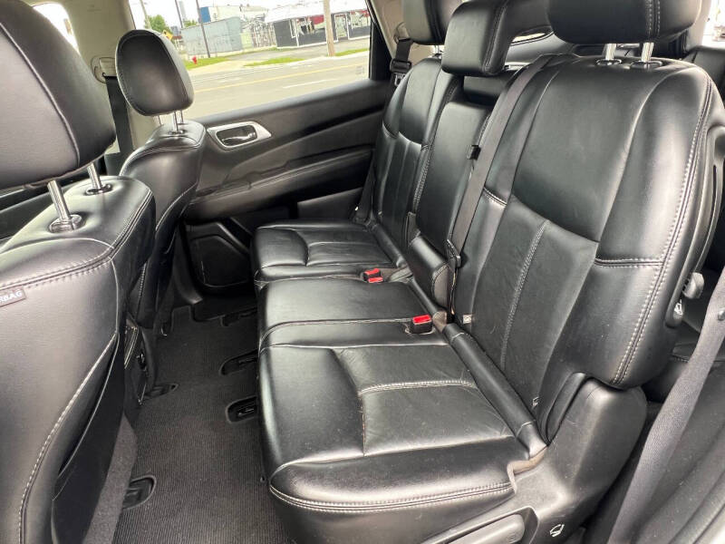 2017 Nissan Pathfinder SL
