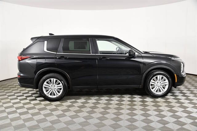 2022 Mitsubishi Outlander ES