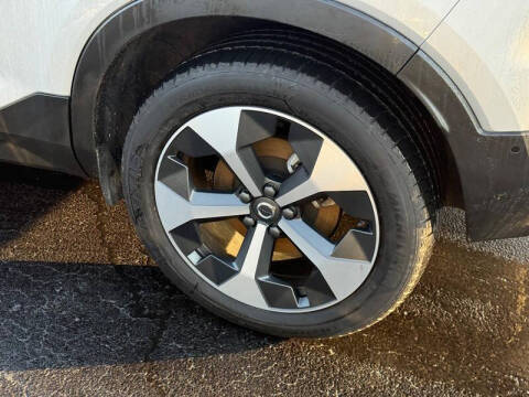 2025 Volvo XC40 B5 Plus Dark Theme