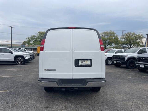 2025 Chevrolet Express 2500