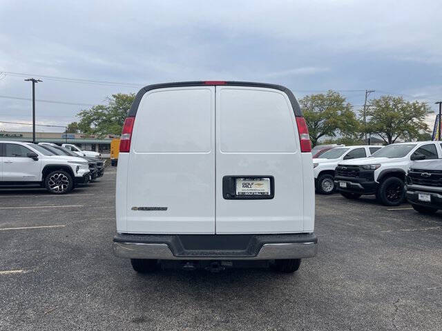 2025 Chevrolet Express 2500