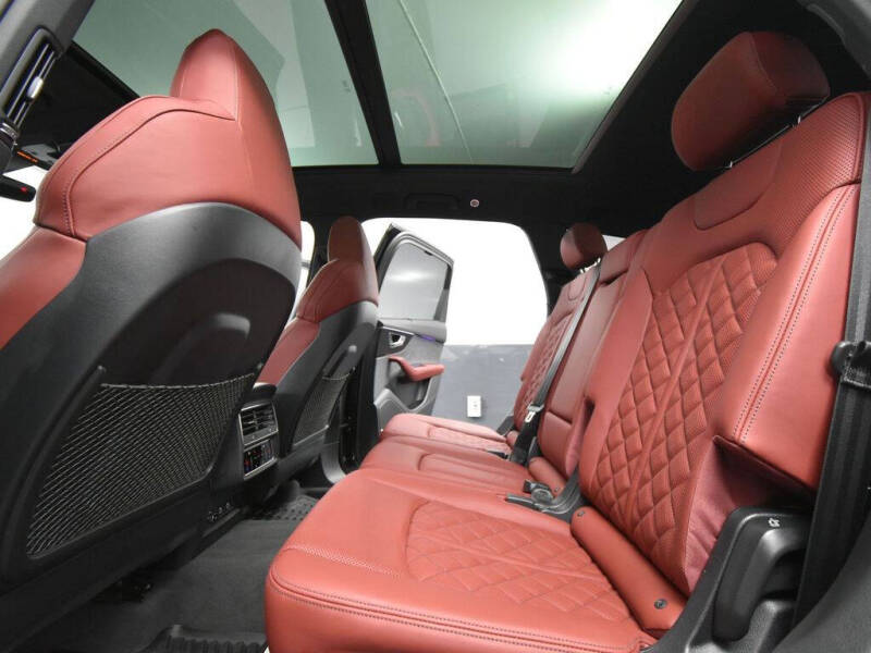 2024 Audi SQ7 4.0T quattro Premium Plus