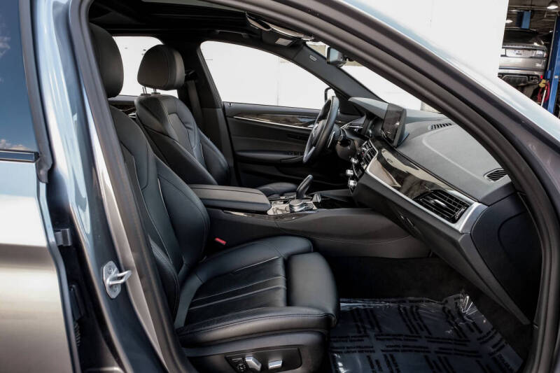 2022 BMW 5 Series 530e