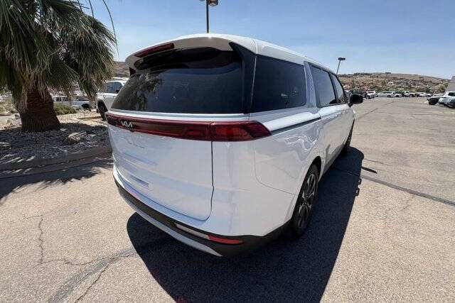 2024 Kia Carnival EX