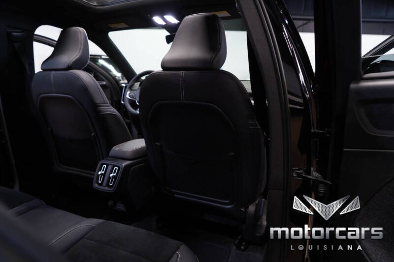 2023 Volvo XC40 B5 Plus Dark Theme