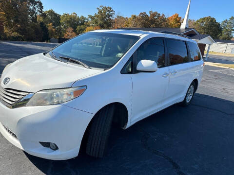 2011 Toyota Sienna XLE 7-Passenger Auto Access Seat