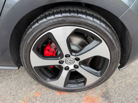 2017 Volkswagen Golf GTI Sport