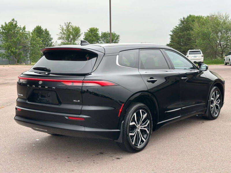 2025 Toyota Crown Signia XLE