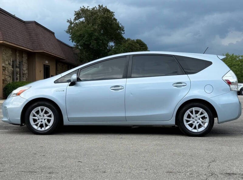2013 Toyota Prius v Two