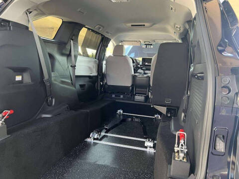 2025 Toyota Sienna LE 8-Passenger