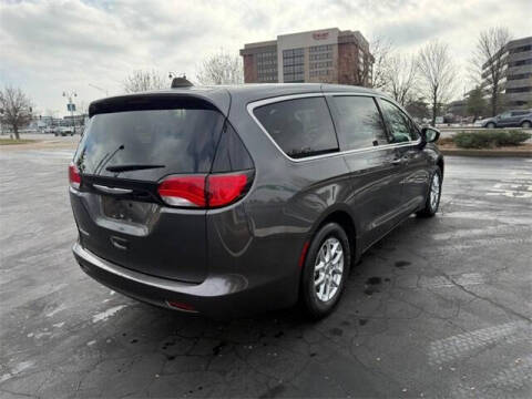 2023 Chrysler Voyager LX