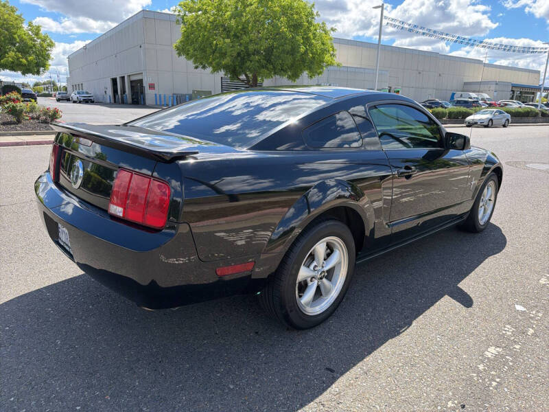 2007 Ford Mustang V6 Deluxe