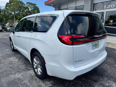 2023 Chrysler Pacifica Touring L