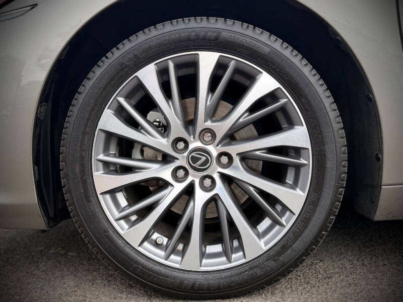 2021 Lexus ES 300h