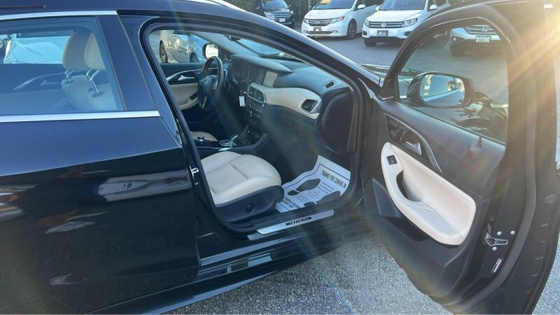 2017 Infiniti QX30 Sport